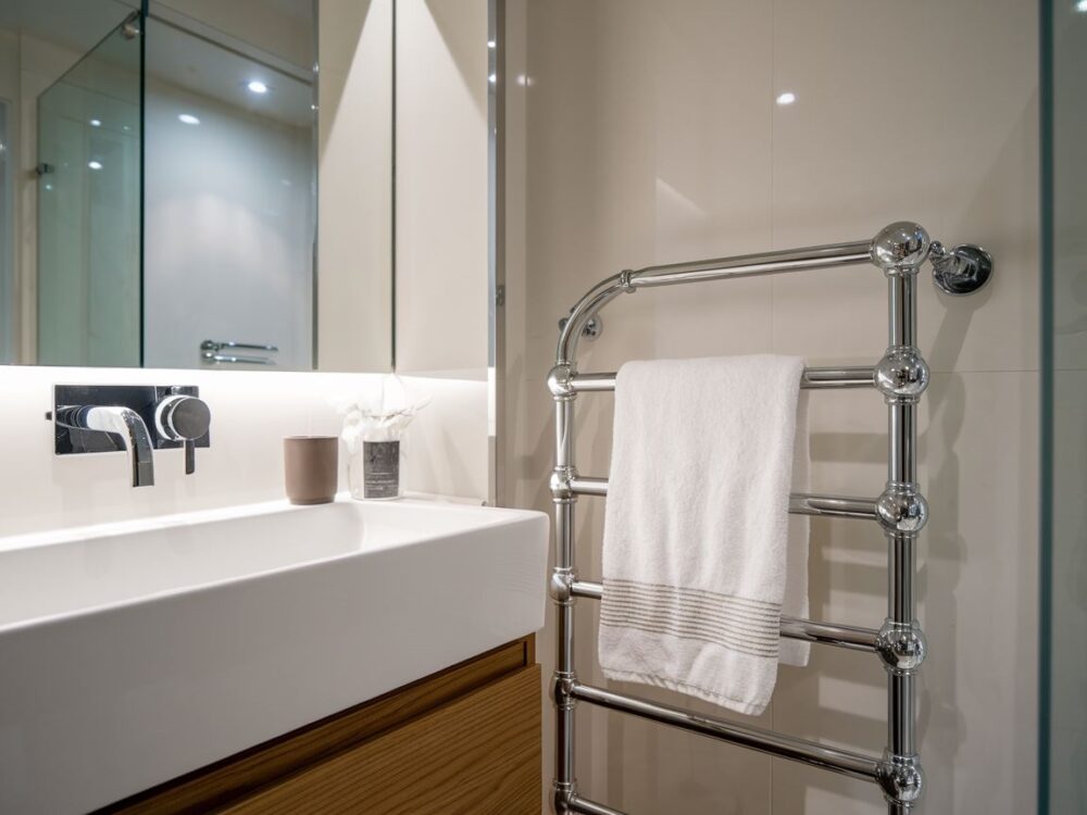 ręcznik przy umywalce